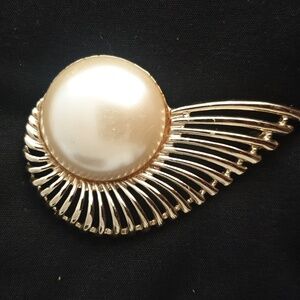 Sarah Coventry Signed Brooch Pin Vintage
